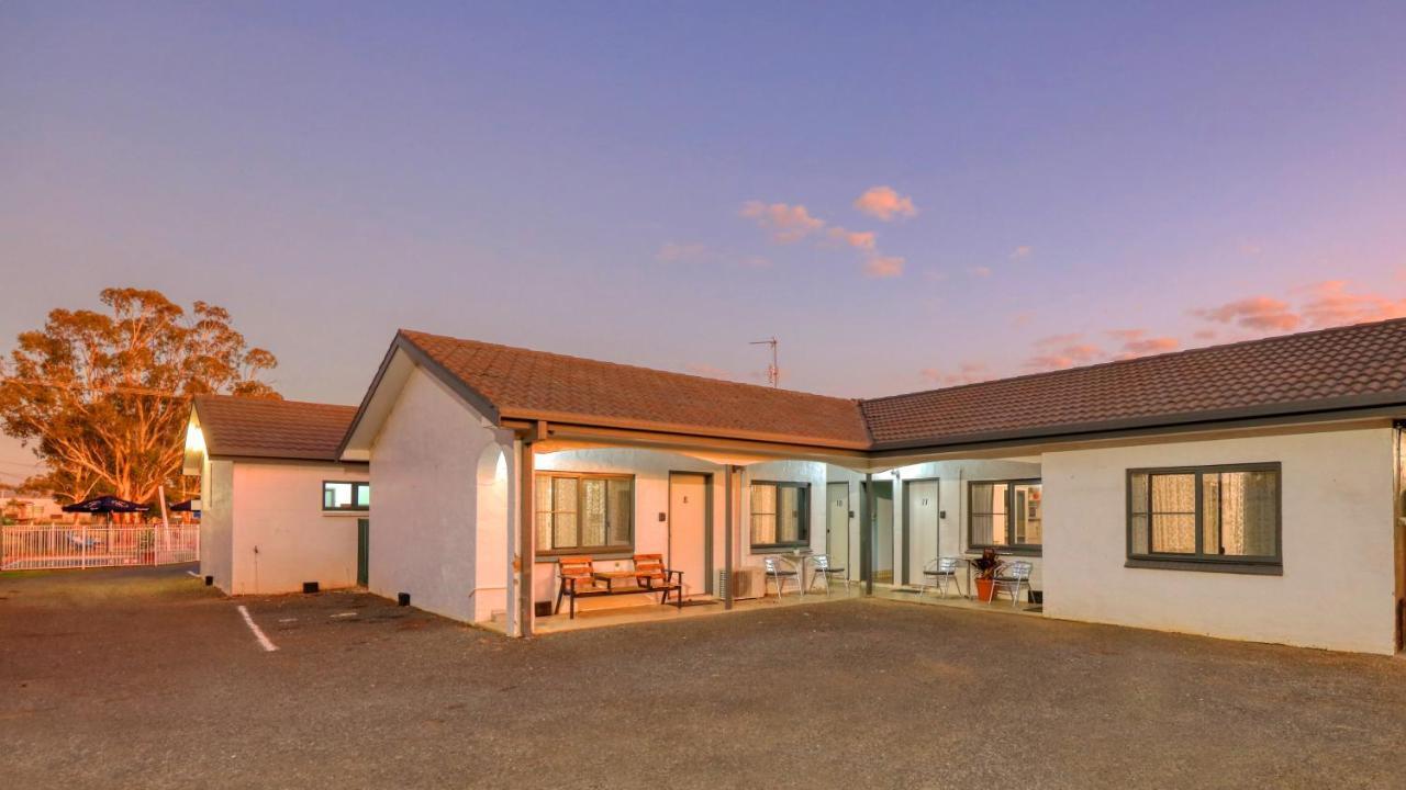 Parkes Federation Motel מראה חיצוני תמונה